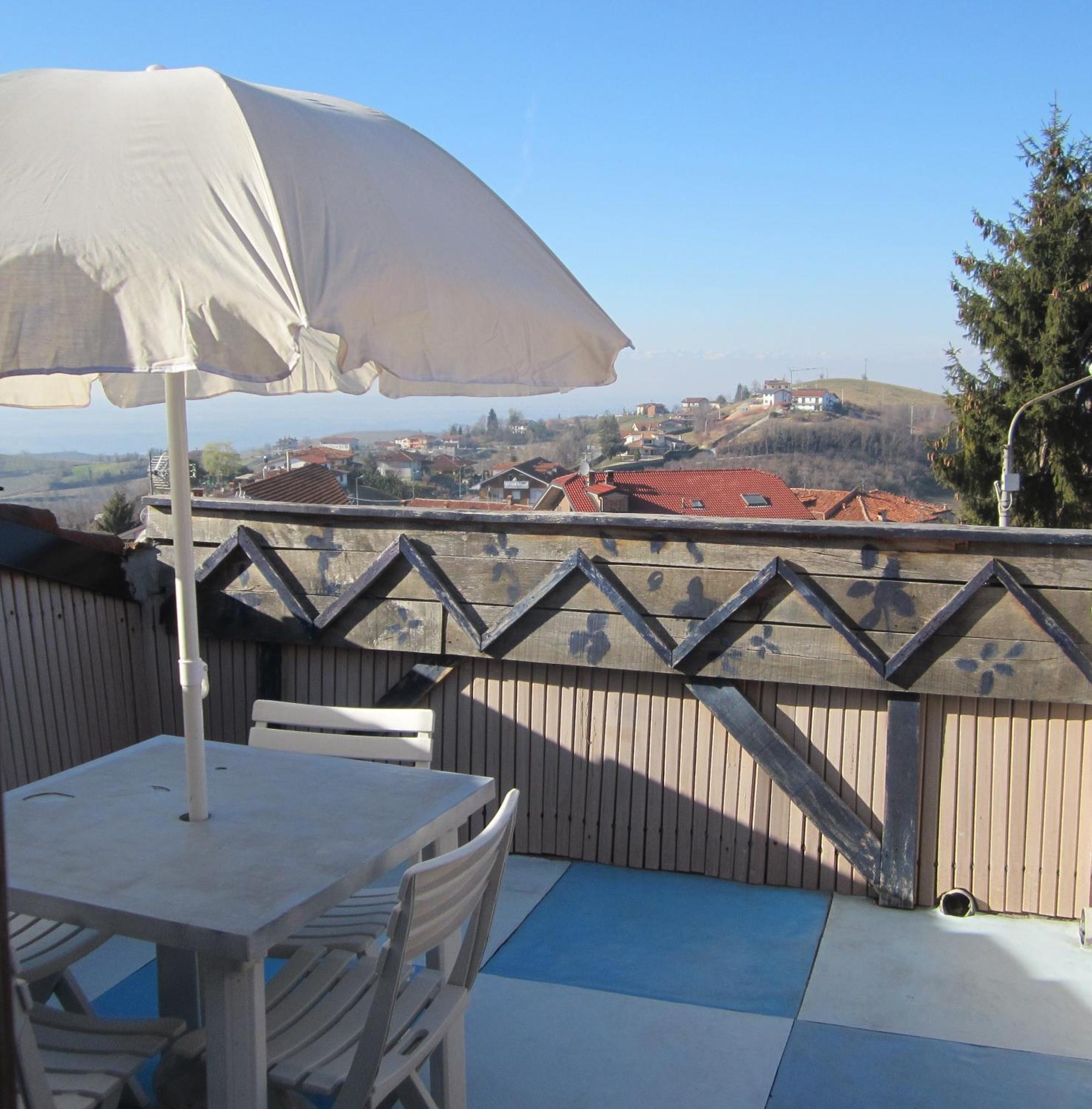 B&B I Colori Dell'Arcobaleno Belvedere Langhe Extérieur photo